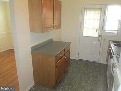 1040 Middleborough Rd, Essex, MD 21221 - photo 6