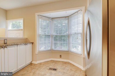 3902 Angelton Ct, Burtonsville, MD 20866 - photo 4