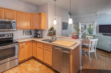 07 kitchen living
