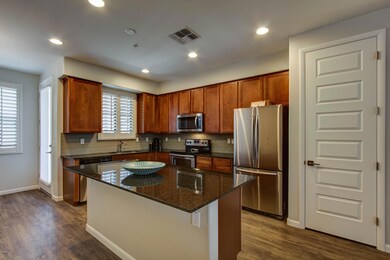 002_Kitchen
