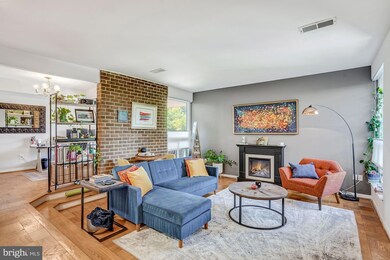 2115 Walsh View Terrace unit 302, Silver Spring, MD 20902 - photo 2