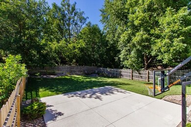 2812 56th St, Des Moines, IA 50310 - photo 6