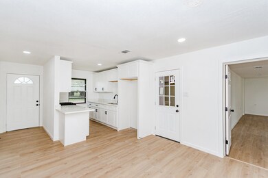 608 Circle Way, Alvin, TX 77511 - photo 4