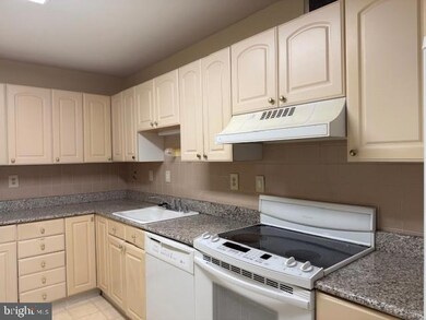 Watergate At Landmark unit 626, Alexandria, VA 22304 - photo 4