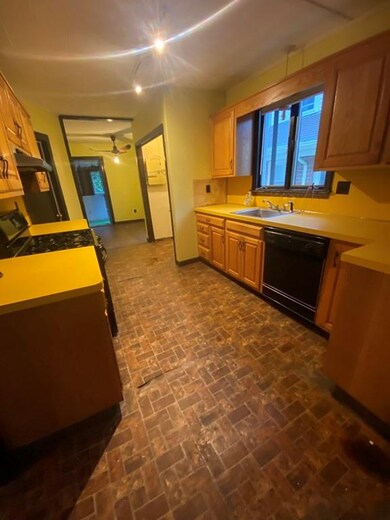 36 Apthorp St, Quincy, MA 02170 - photo 3