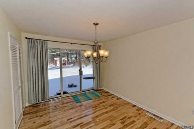 1047 Hickory Rd, Schenectady, NY 12309 - photo 5