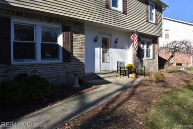 1977 Meadow Ridge Dr, Commerce Township, MI 48390 - photo 4