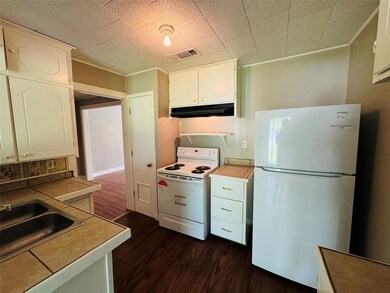 1909 Liberty St, Bonham, TX 75418 - photo 2