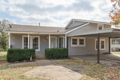 701 E Scissortail Ln, Cushing, OK 74023 - photo 4