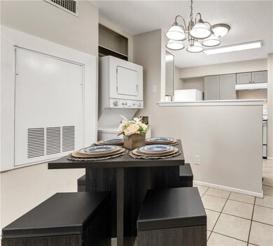 1516 Hawk Tree Dr unit C, College Station, TX 77845 - photo 7