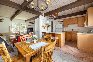 chamonix_chalets_b2_interior_dining_b
