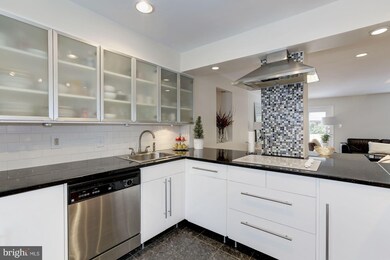 10231 Arizona Cir, Bethesda, MD 20817 - photo 7