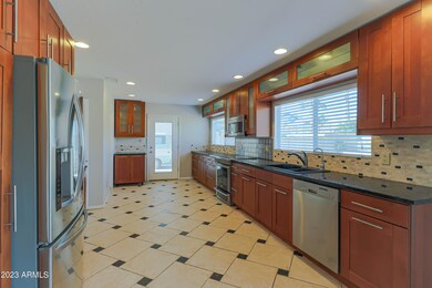 4702 E. Grandview Rd.-17