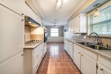 3019 Bramble Oaks Ct, Bedford, TX 76021 - photo 4