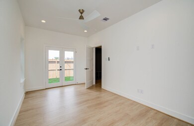 132 E 39th St, Houston, TX 77018 - photo 7