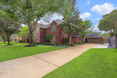 1304 Silverleaf Dr, Friendswood, TX 77546 - photo 2