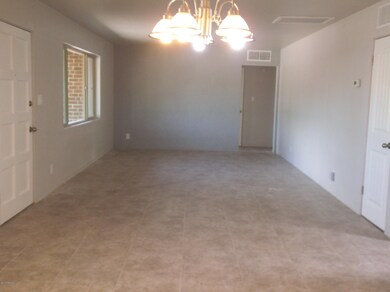 5 - Living room/Dining room