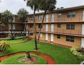 Kensington Club unit 322B, Hialeah, FL 33012 - photo 2