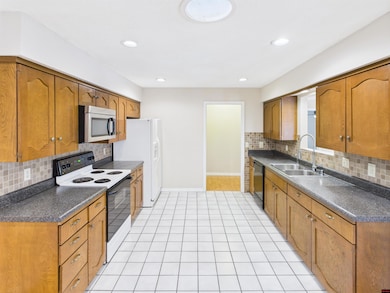 1138 Meadowcrest Dr, Mountain Home, AR 72653 - photo 7