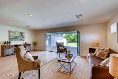 3217 N 41st Place Phoenix AZ-small-006-3