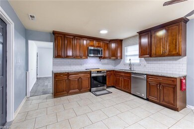 3877 Peachtree Ln W, Portsmouth, VA 23703 - photo 4