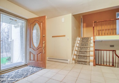 Entryway/Staircase
