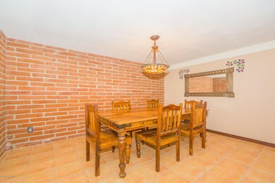 10510 dining area