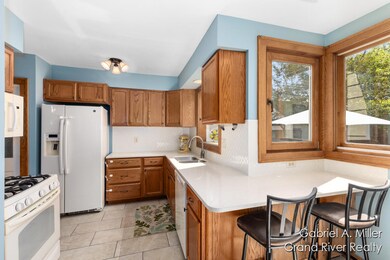 Kitchen and eat in