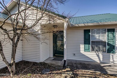 03_EmeraldFarmWay_7319_FrontEntry