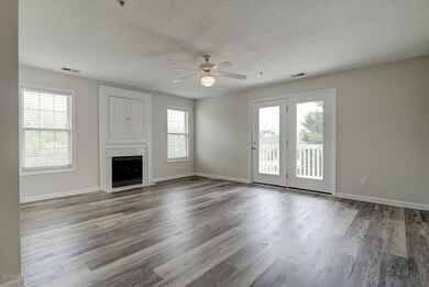 904 Litchfield Way Unit E-large-004-13-8