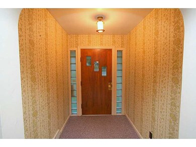 Entry/Foyer.
