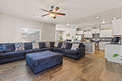 785 Oxfordshire St, El Paso, TX 79928 - photo 6