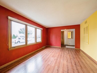 111 Clive Dr SW, Cedar Rapids, IA 52404 - photo 3