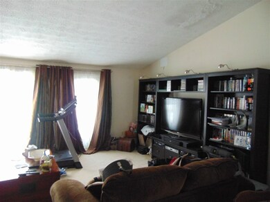 883 Mammoth Rd unit 2, Manchester, NH 03104 - photo 3