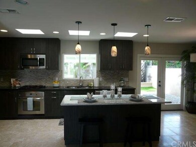 Gorgeous Kitchen, Large Center Eat-in Island with 
