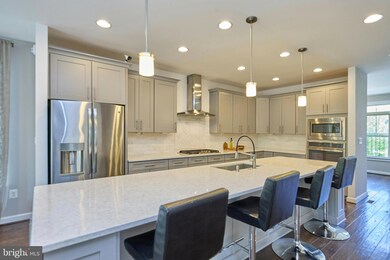 7209 Holywell Ln, Falls Church, VA 22043 - photo 2