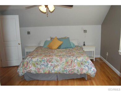 Master bedroom:15x14  Hardwood floors, walk-in clo