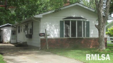104 S Shaw St, Harrisburg, IL 62946 - photo 2