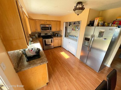 6105 Herron Ct, Louisville, KY 40229 - photo 7