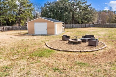Huge Fenced Back Yard
