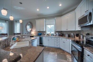 90 Pinecrest Kitchen
