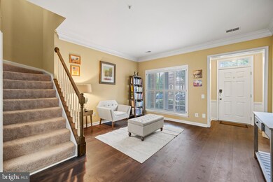 1732 Kingsgate Ct, Alexandria, VA 22302 - photo 4