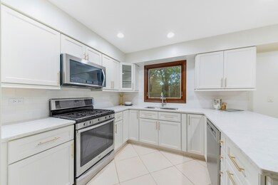 671 Cavalcade Cir, Naperville, IL 60540 - photo 2