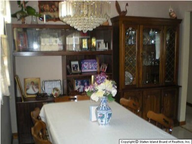 257 Watchogue Rd, Staten Island, NY 10314 - photo 5