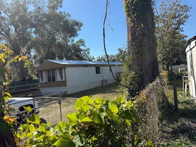 836 Cr 481w, Lake Panasoffkee, FL 33538 - photo 3