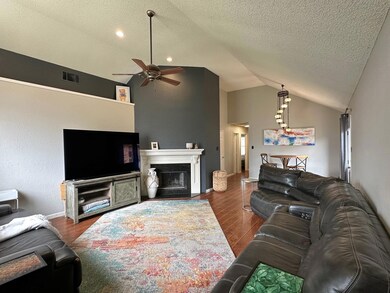 1901 Pine Ridge Dr, Bedford, TX 76021 - photo 2