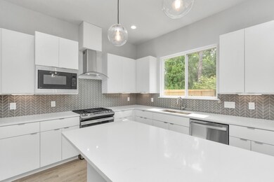 5818 Burt St, Houston, TX 77091 - photo 7