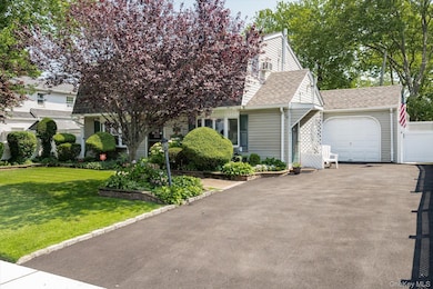 685 Gardiners Ave, Levittown, NY 11756 - photo 2