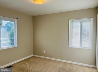 15907 Crest Dr, Woodbridge, VA 22191 - photo 7