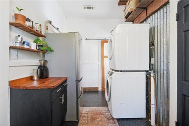 Other view of the kitchen with laundry inside.